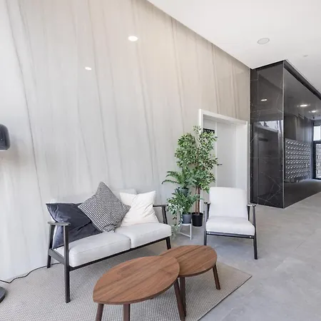 Skyline 10 Pool And Parking Free Apartment *